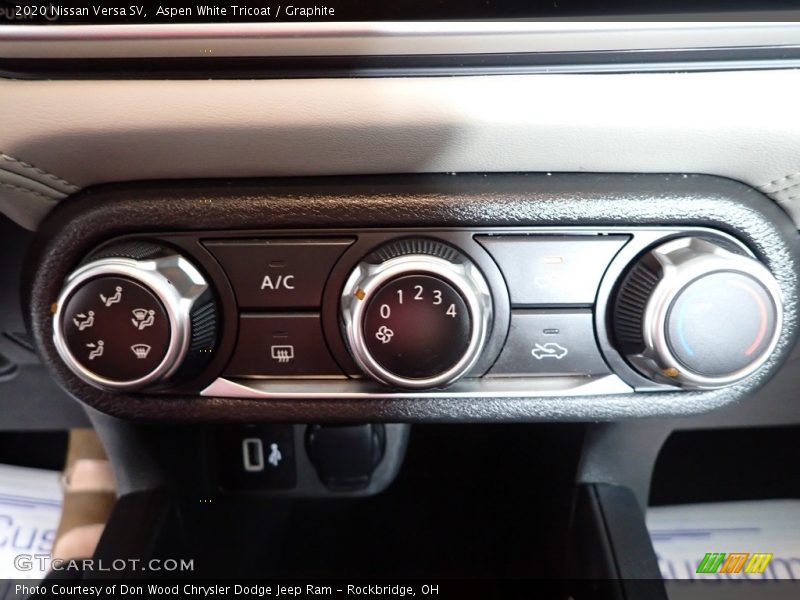 Aspen White Tricoat / Graphite 2020 Nissan Versa SV