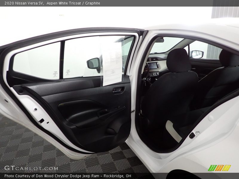 Aspen White Tricoat / Graphite 2020 Nissan Versa SV