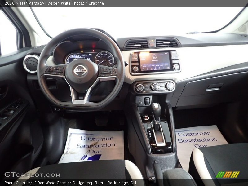 Aspen White Tricoat / Graphite 2020 Nissan Versa SV