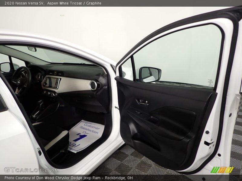 Aspen White Tricoat / Graphite 2020 Nissan Versa SV
