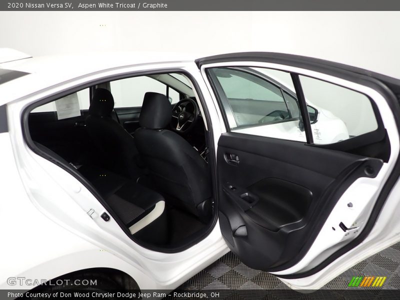Aspen White Tricoat / Graphite 2020 Nissan Versa SV