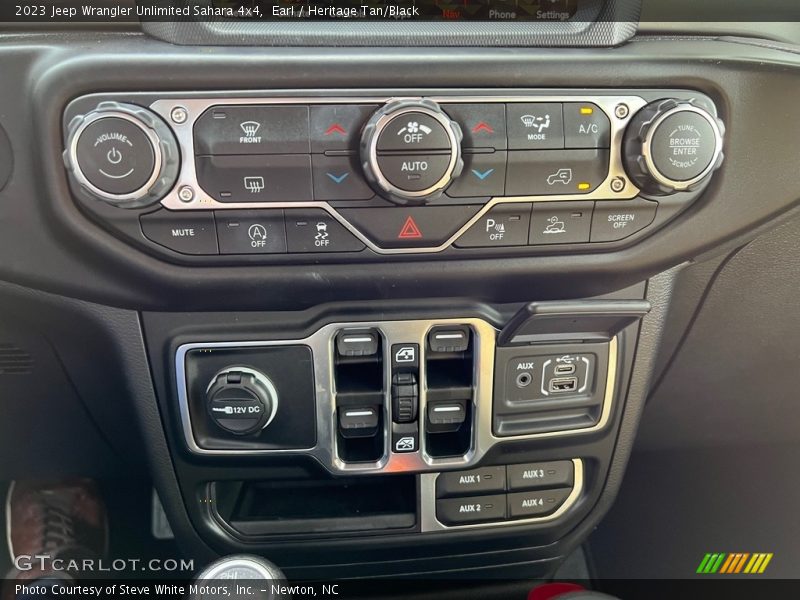 Controls of 2023 Wrangler Unlimited Sahara 4x4
