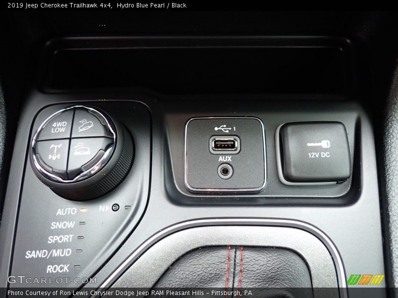 Hydro Blue Pearl / Black 2019 Jeep Cherokee Trailhawk 4x4