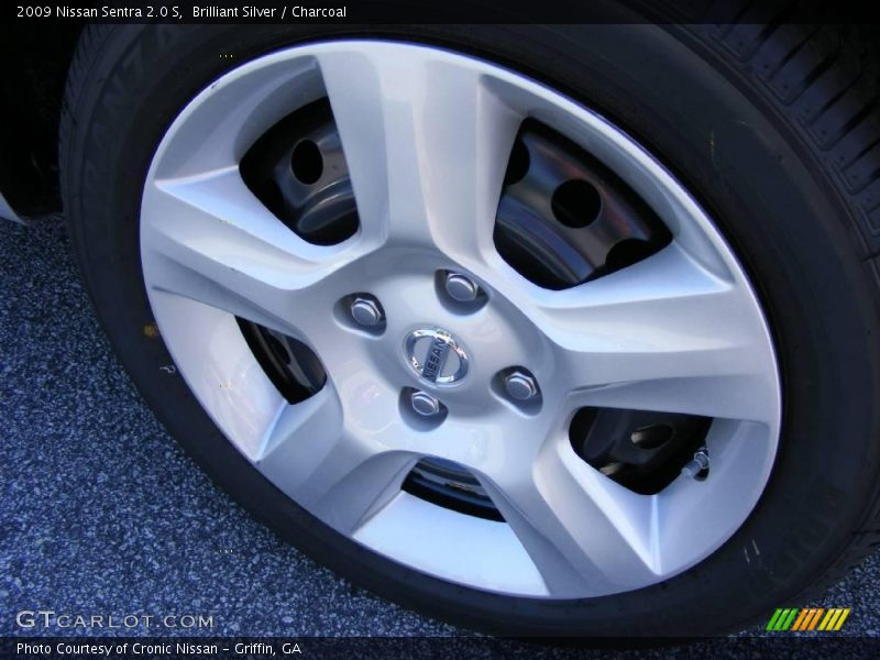 Brilliant Silver / Charcoal 2009 Nissan Sentra 2.0 S