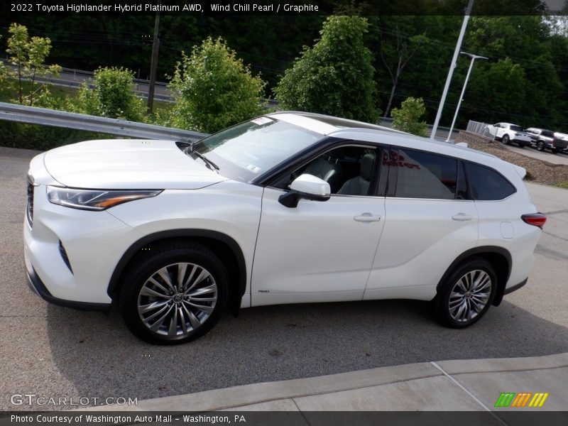 Wind Chill Pearl / Graphite 2022 Toyota Highlander Hybrid Platinum AWD