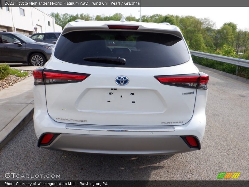 Wind Chill Pearl / Graphite 2022 Toyota Highlander Hybrid Platinum AWD