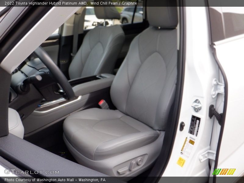 Front Seat of 2022 Highlander Hybrid Platinum AWD
