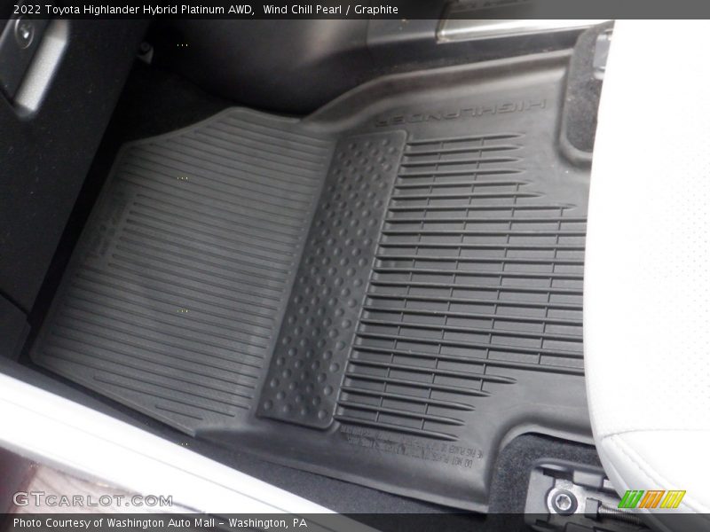 Wind Chill Pearl / Graphite 2022 Toyota Highlander Hybrid Platinum AWD