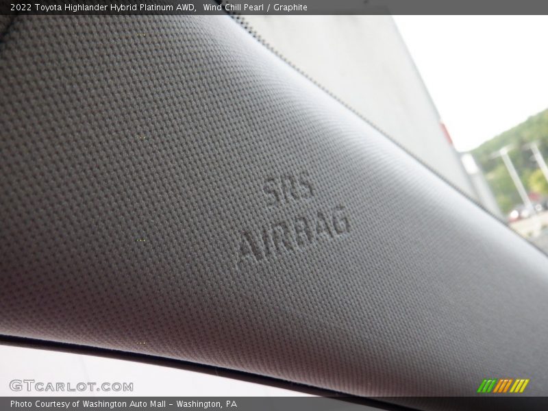 Wind Chill Pearl / Graphite 2022 Toyota Highlander Hybrid Platinum AWD