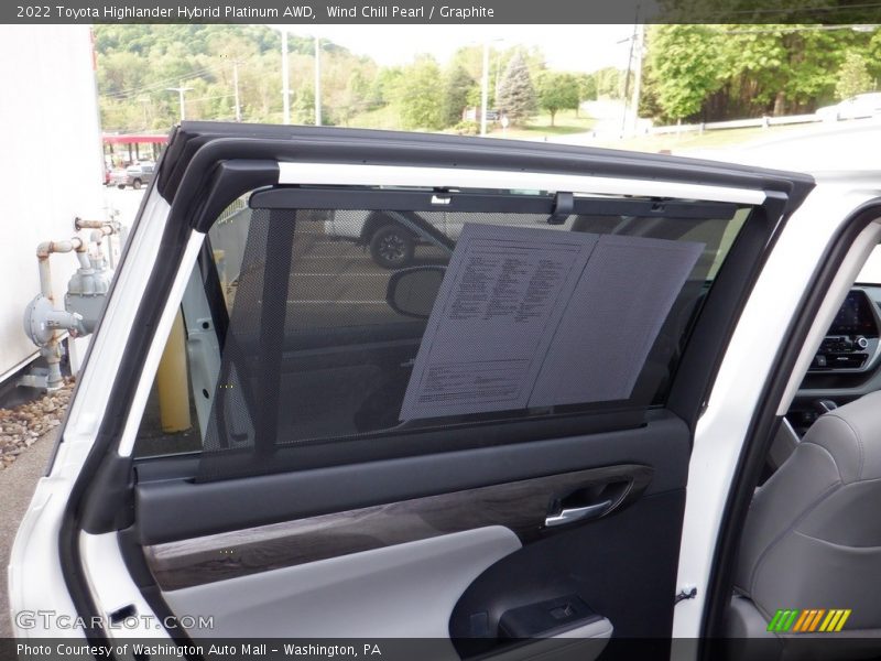 Wind Chill Pearl / Graphite 2022 Toyota Highlander Hybrid Platinum AWD