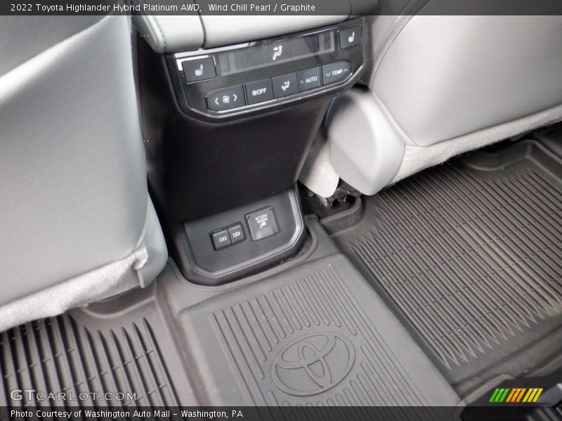Wind Chill Pearl / Graphite 2022 Toyota Highlander Hybrid Platinum AWD
