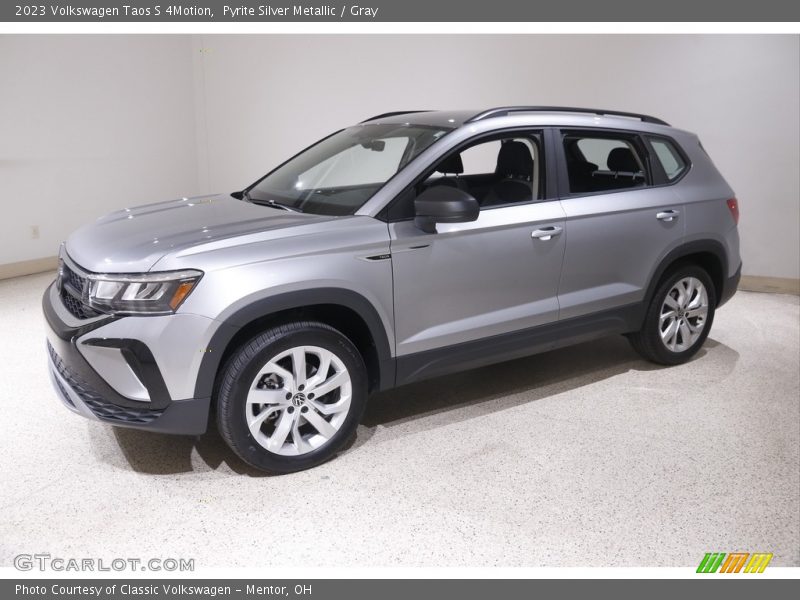 Front 3/4 View of 2023 Taos S 4Motion