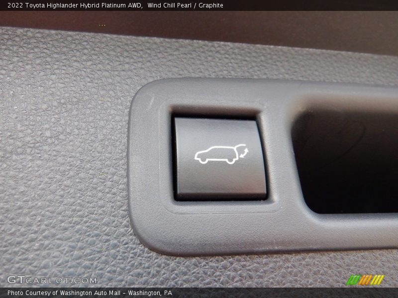 Wind Chill Pearl / Graphite 2022 Toyota Highlander Hybrid Platinum AWD