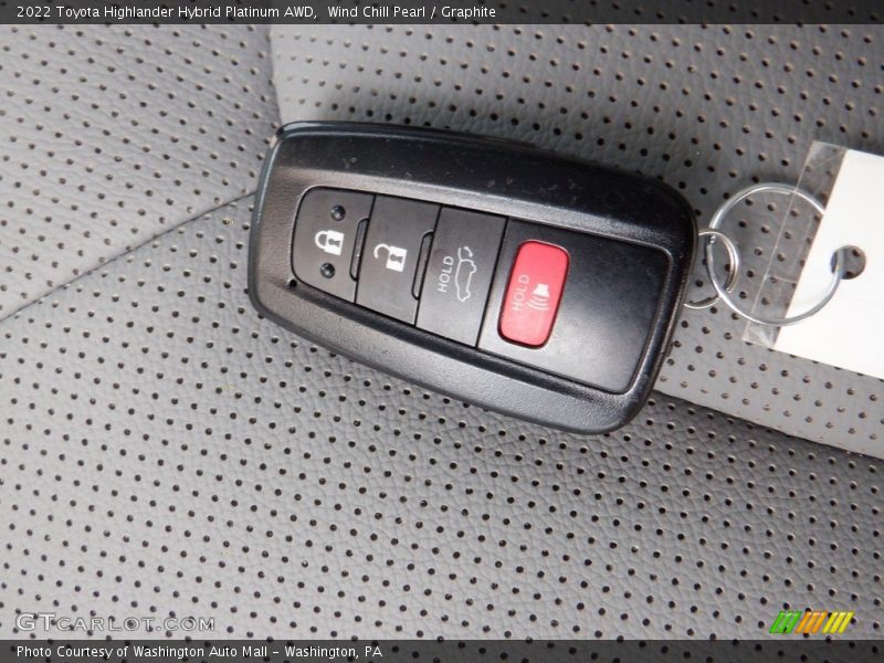 Keys of 2022 Highlander Hybrid Platinum AWD