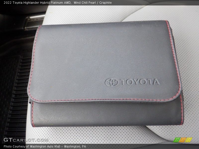 Wind Chill Pearl / Graphite 2022 Toyota Highlander Hybrid Platinum AWD