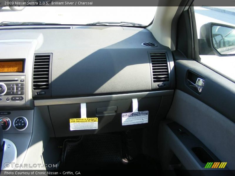 Brilliant Silver / Charcoal 2009 Nissan Sentra 2.0 S