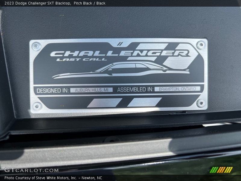 Pitch Black / Black 2023 Dodge Challenger SXT Blacktop