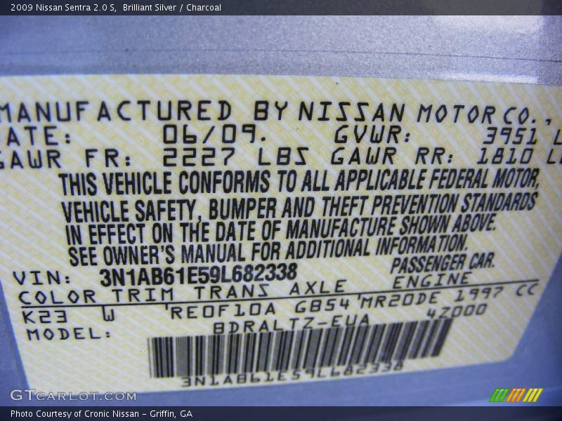 Brilliant Silver / Charcoal 2009 Nissan Sentra 2.0 S