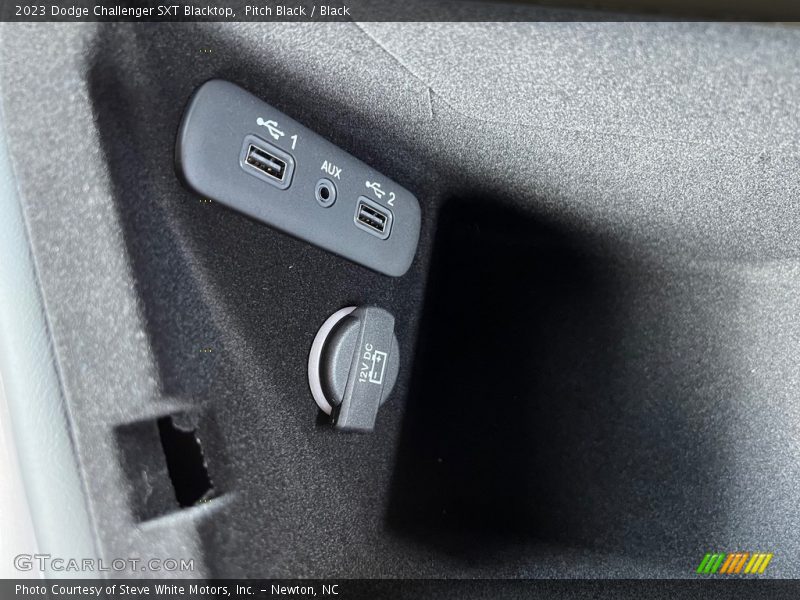 Pitch Black / Black 2023 Dodge Challenger SXT Blacktop