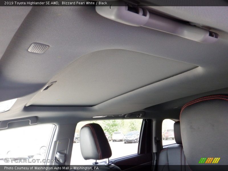 Blizzard Pearl White / Black 2019 Toyota Highlander SE AWD