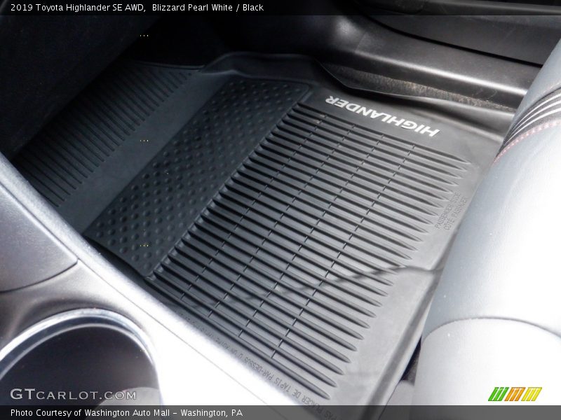 Blizzard Pearl White / Black 2019 Toyota Highlander SE AWD