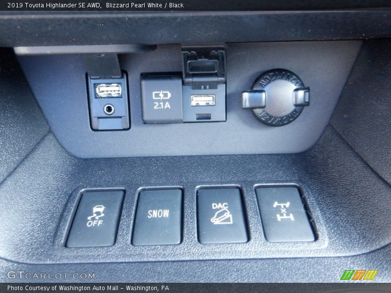 Blizzard Pearl White / Black 2019 Toyota Highlander SE AWD