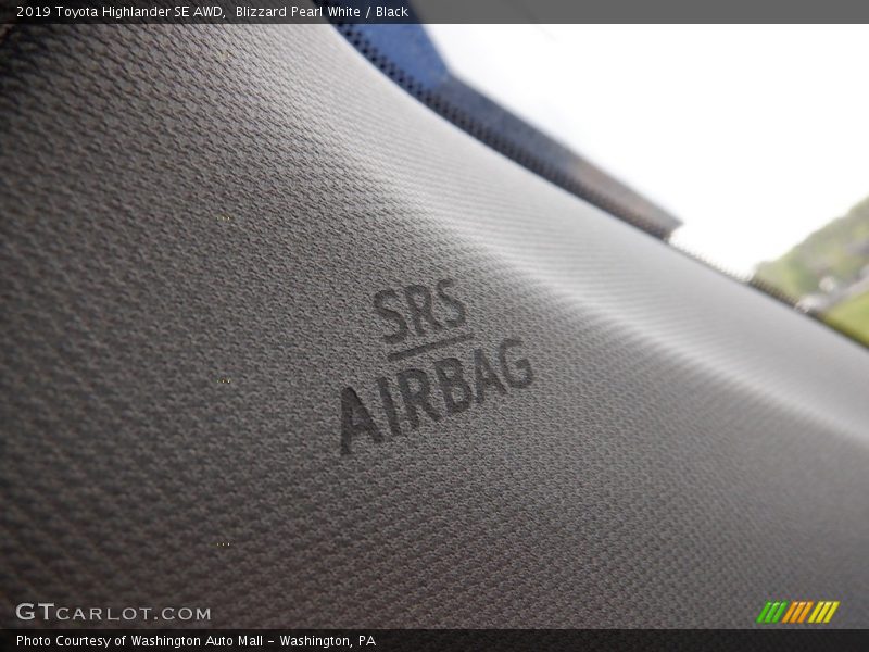 Blizzard Pearl White / Black 2019 Toyota Highlander SE AWD