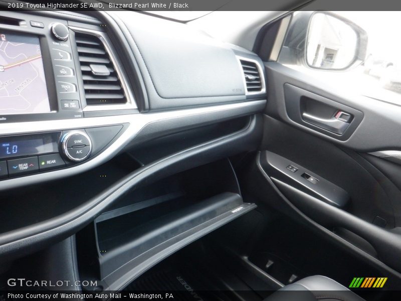 Blizzard Pearl White / Black 2019 Toyota Highlander SE AWD