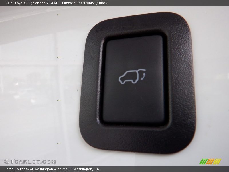 Blizzard Pearl White / Black 2019 Toyota Highlander SE AWD