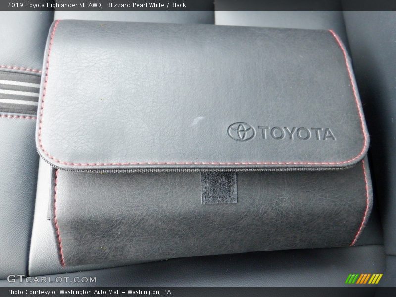 Blizzard Pearl White / Black 2019 Toyota Highlander SE AWD