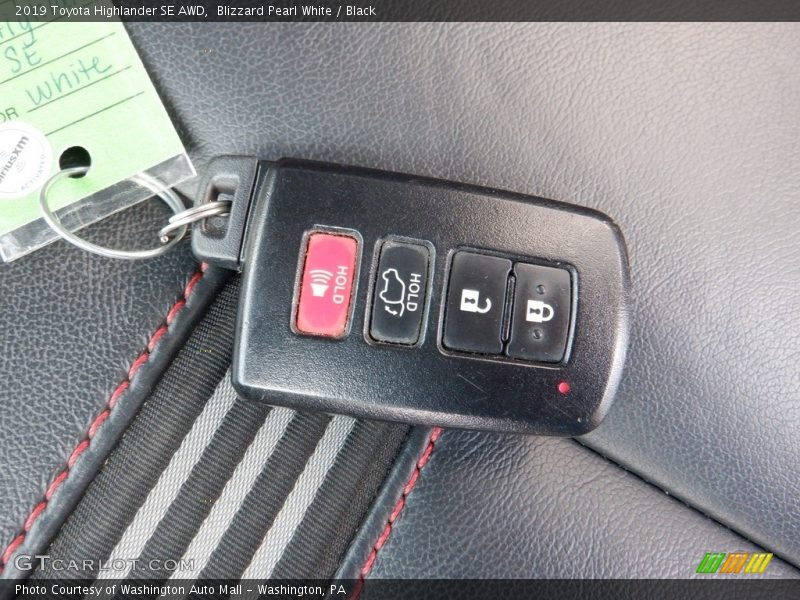 Blizzard Pearl White / Black 2019 Toyota Highlander SE AWD