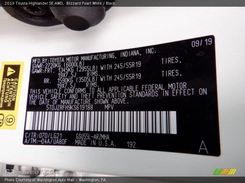 Blizzard Pearl White / Black 2019 Toyota Highlander SE AWD
