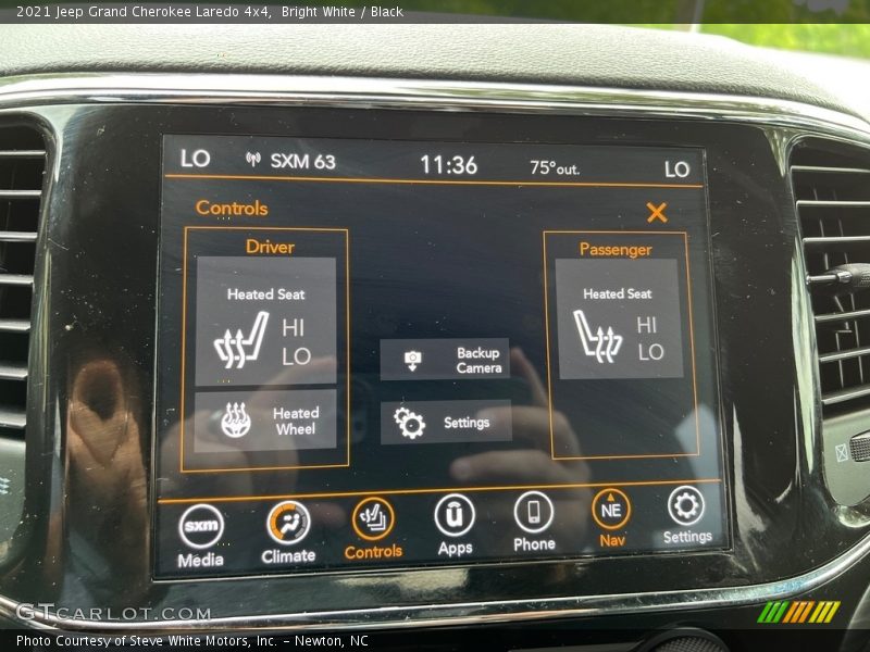 Bright White / Black 2021 Jeep Grand Cherokee Laredo 4x4