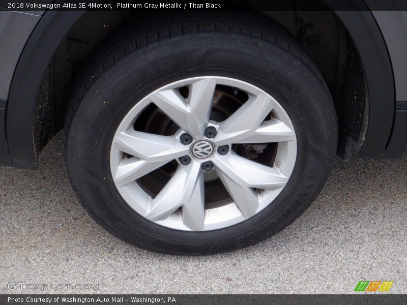 Platinum Gray Metallic / Titan Black 2018 Volkswagen Atlas SE 4Motion
