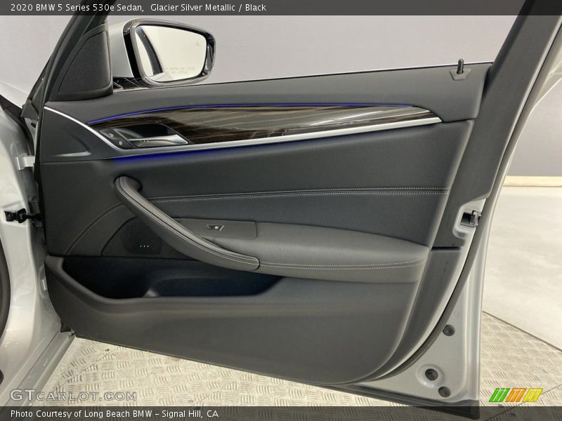 Glacier Silver Metallic / Black 2020 BMW 5 Series 530e Sedan