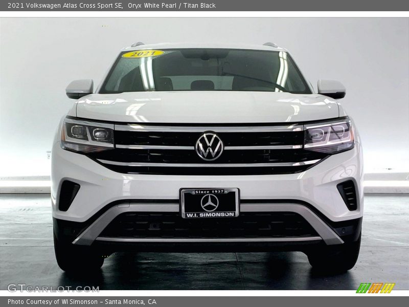 Oryx White Pearl / Titan Black 2021 Volkswagen Atlas Cross Sport SE