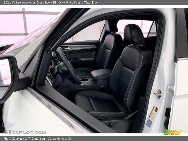 Oryx White Pearl / Titan Black 2021 Volkswagen Atlas Cross Sport SE