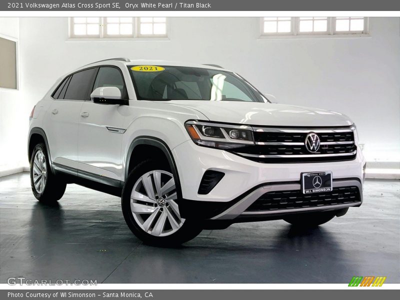 Front 3/4 View of 2021 Atlas Cross Sport SE