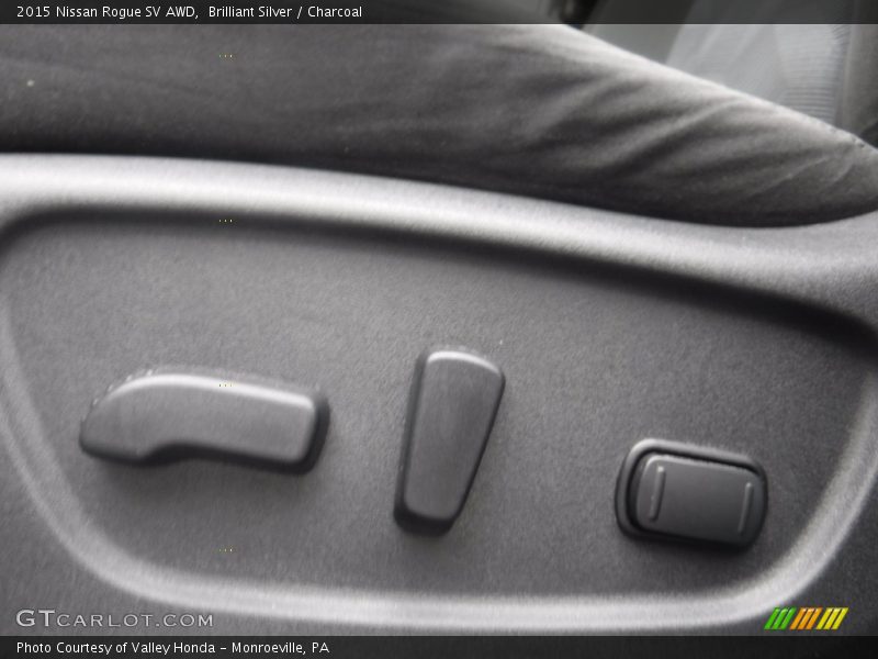 Brilliant Silver / Charcoal 2015 Nissan Rogue SV AWD