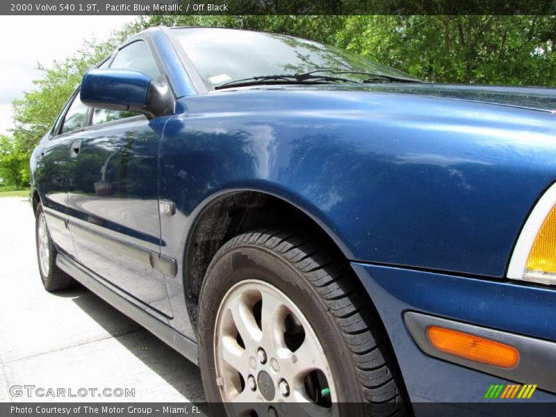 Pacific Blue Metallic / Off Black 2000 Volvo S40 1.9T