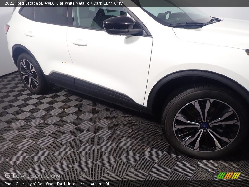 Star White Metallic / Dark Earth Gray 2022 Ford Escape SE 4WD