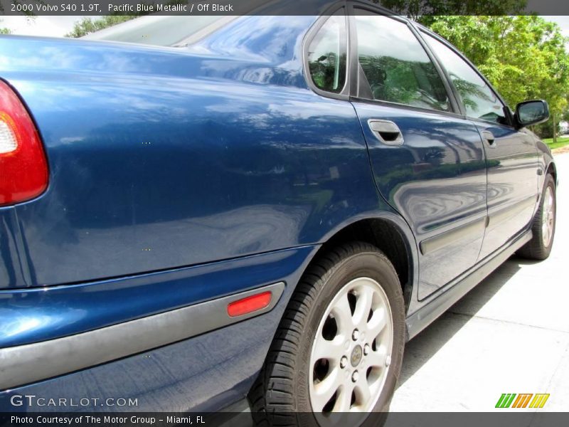 Pacific Blue Metallic / Off Black 2000 Volvo S40 1.9T