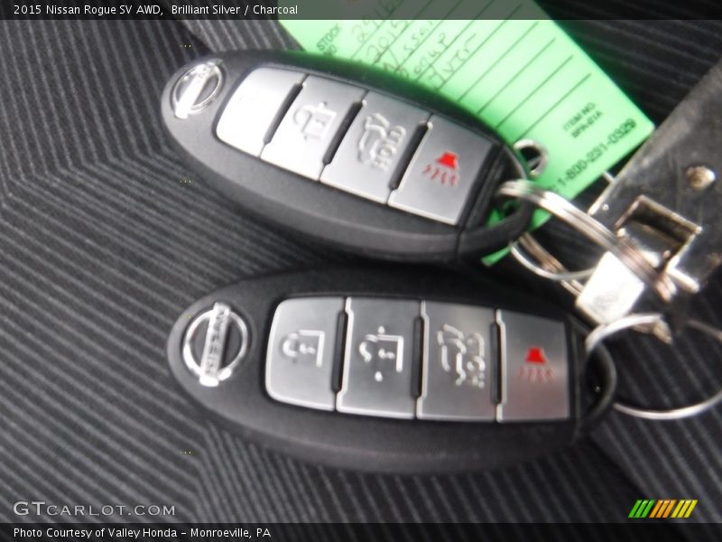Brilliant Silver / Charcoal 2015 Nissan Rogue SV AWD