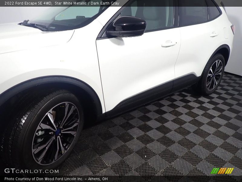 Star White Metallic / Dark Earth Gray 2022 Ford Escape SE 4WD