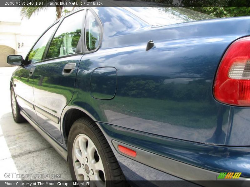 Pacific Blue Metallic / Off Black 2000 Volvo S40 1.9T