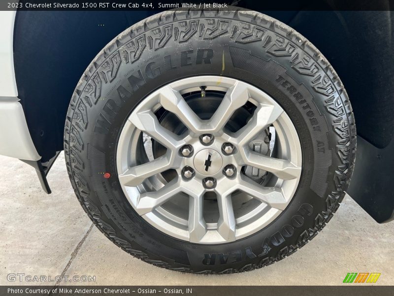 Summit White / Jet Black 2023 Chevrolet Silverado 1500 RST Crew Cab 4x4