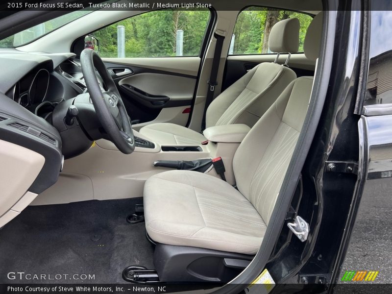 Front Seat of 2015 Focus SE Sedan