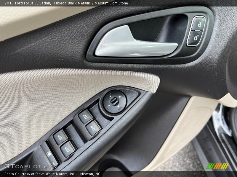 Door Panel of 2015 Focus SE Sedan