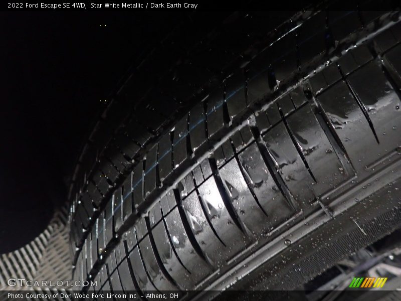Star White Metallic / Dark Earth Gray 2022 Ford Escape SE 4WD