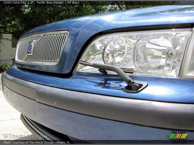 Pacific Blue Metallic / Off Black 2000 Volvo S40 1.9T